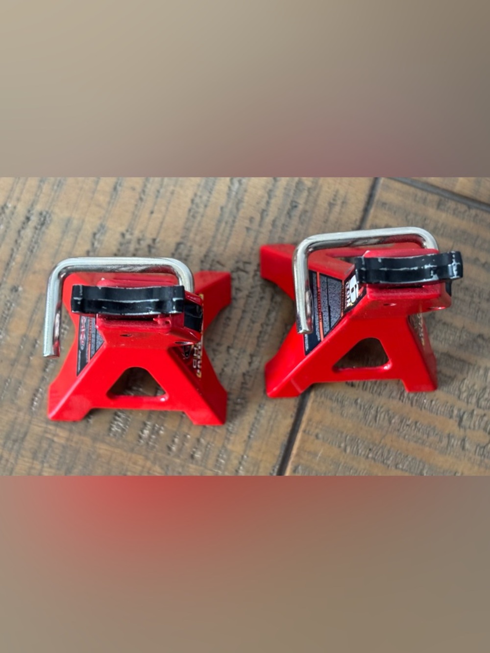 Set of 2 Red 1/10 Scale RC Truck Jack Stands - 6 Ton Style Realistic Props - Picture 7 of 10
